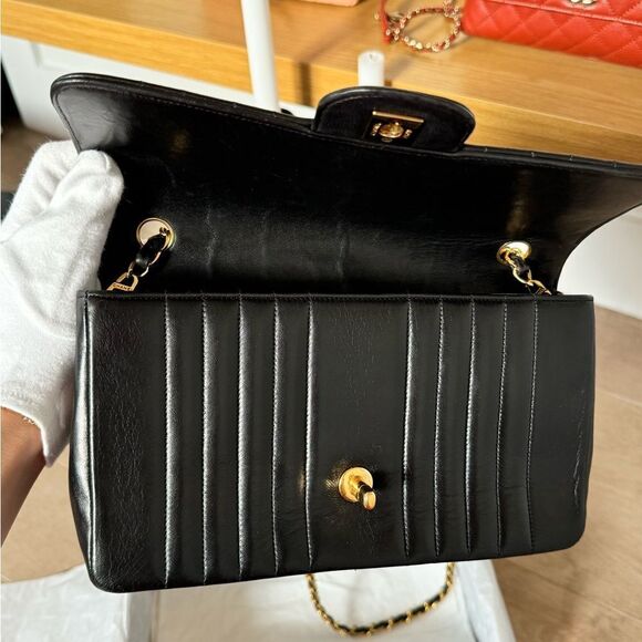 Chanel vintage classic medium vertical flap black lambskin 24k plated hardware - Picture 7 of 11